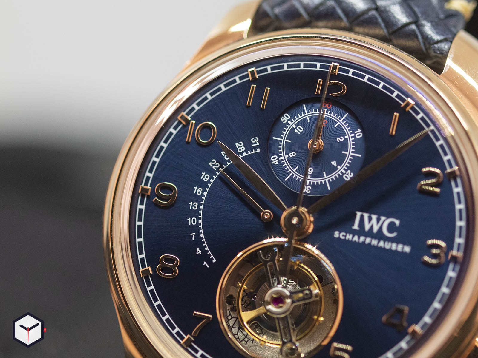 iw394005-iwc-portugieser-tourbillon-retrograde-chronograph-boutique-edition-3.jpg