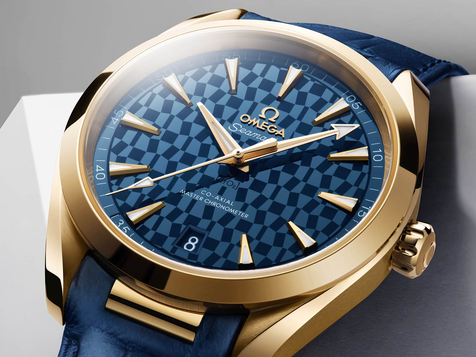 omega-seamaster-aqua-terra-tokyo-2020-gold-models-5.jpg