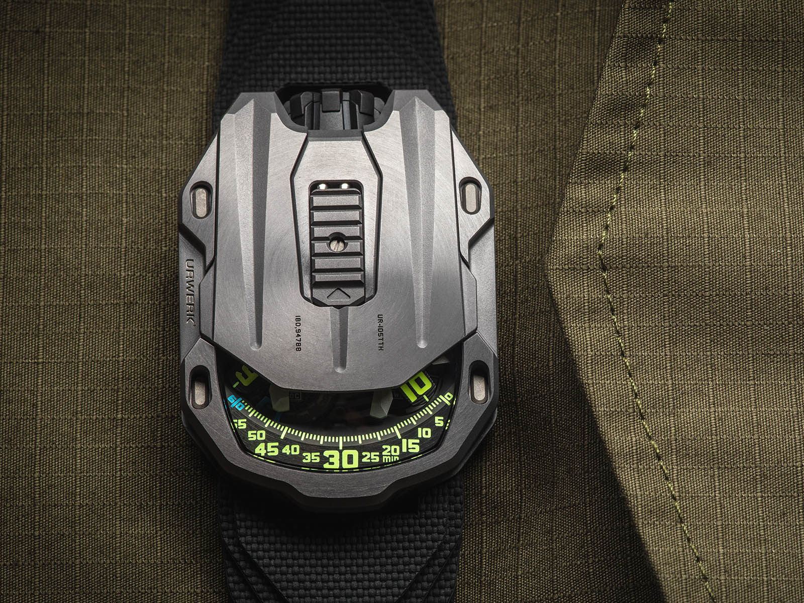 ur-105-tth-urwerk-ur-105-tantalum-hull-1.jpg