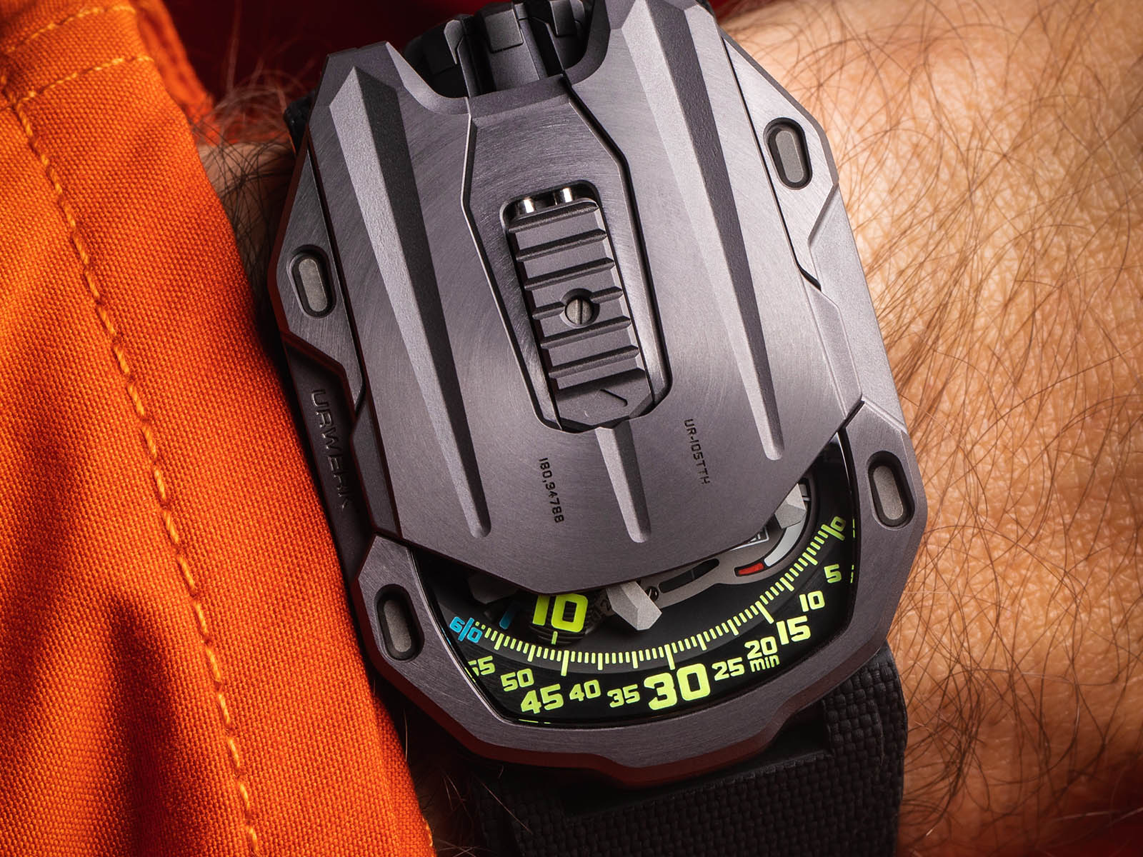 ur-105-tth-urwerk-ur-105-tantalum-hull-4.jpg