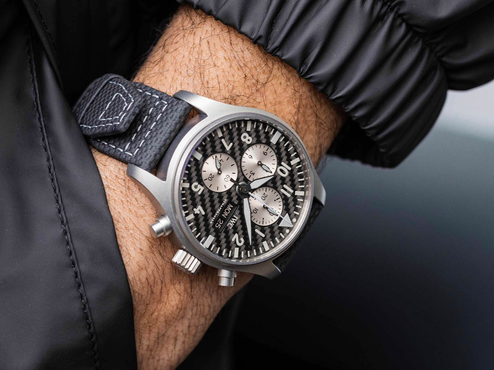 iw377903-iwc-pilot-s-watch-chronograph-edition-amg-2.jpg