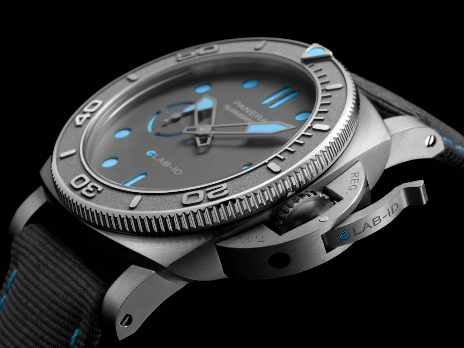 pam01225-panerai-submersible-elab-id-3.jpg