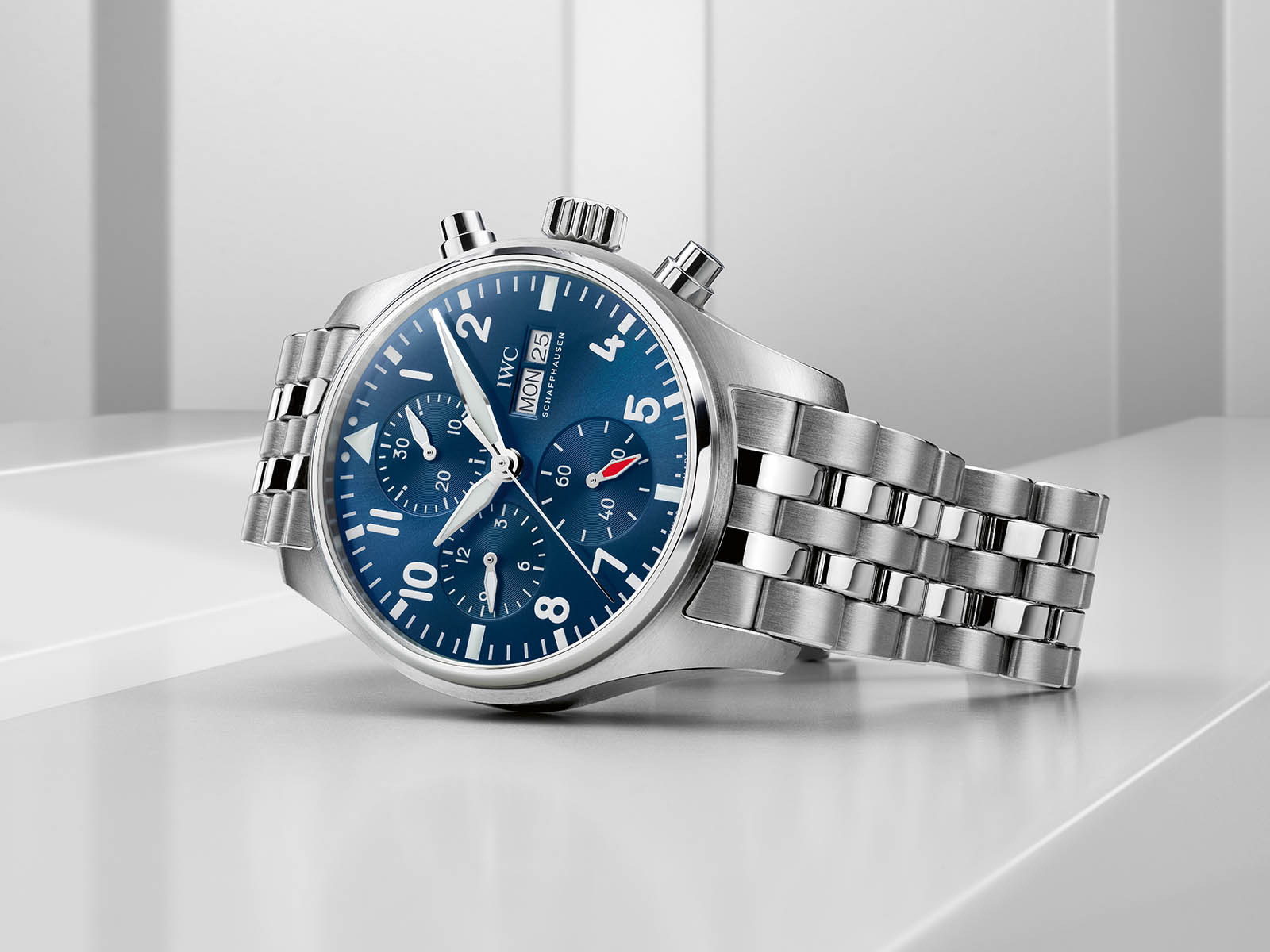 iw388102-iwc-pilot-s-watch-chronograph-41-1.jpg