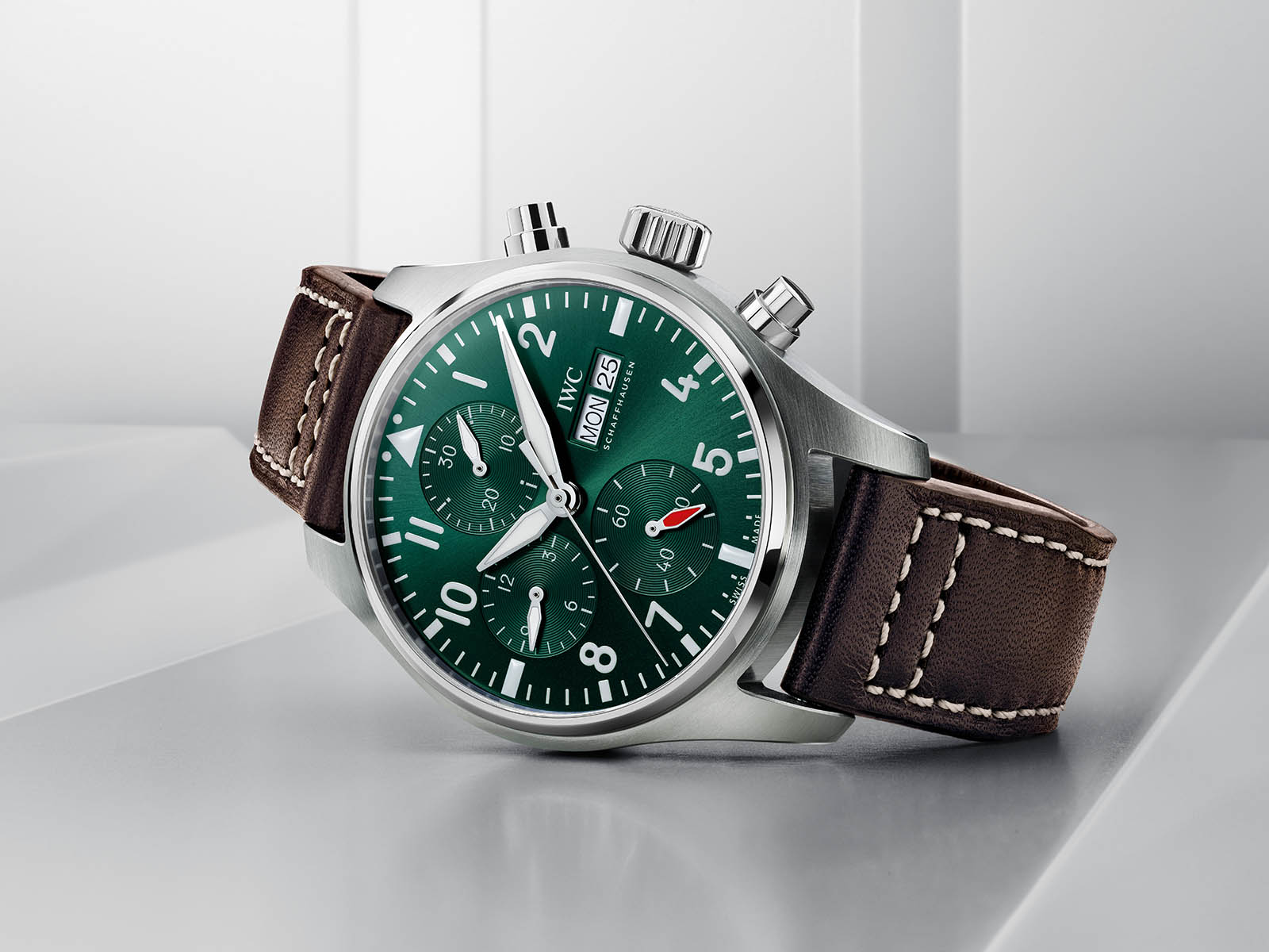 iw388103-iwc-pilot-s-watch-chronograph-41-1.jpg