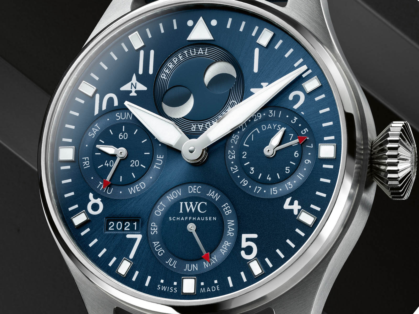 iw503605-iwc-big-pilot-s-watch-perpetual-calendar-3.jpg