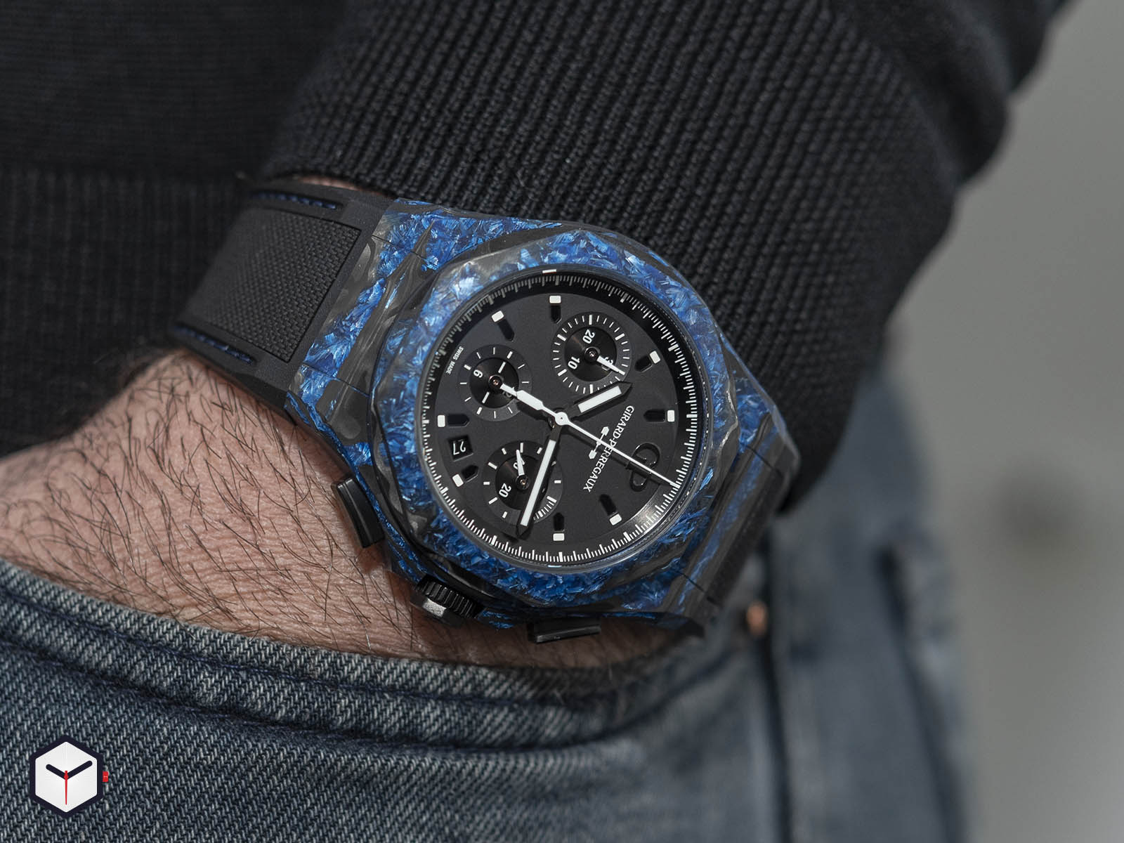 81060-36-691-fh6a-girard-perregaux-laureato-absolute-rock-9.jpg