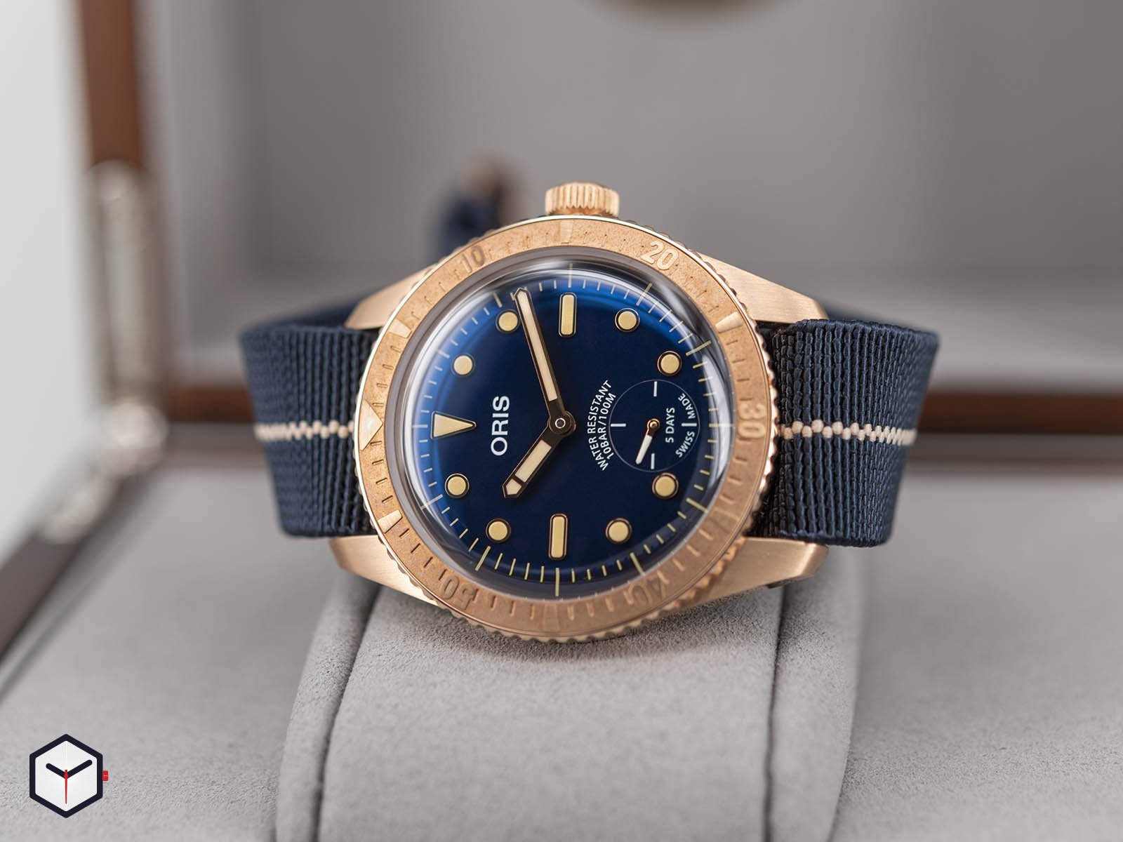 01-401-7764-3185-oris-carl-brashear-calibre-401-limited-edition-1.jpg