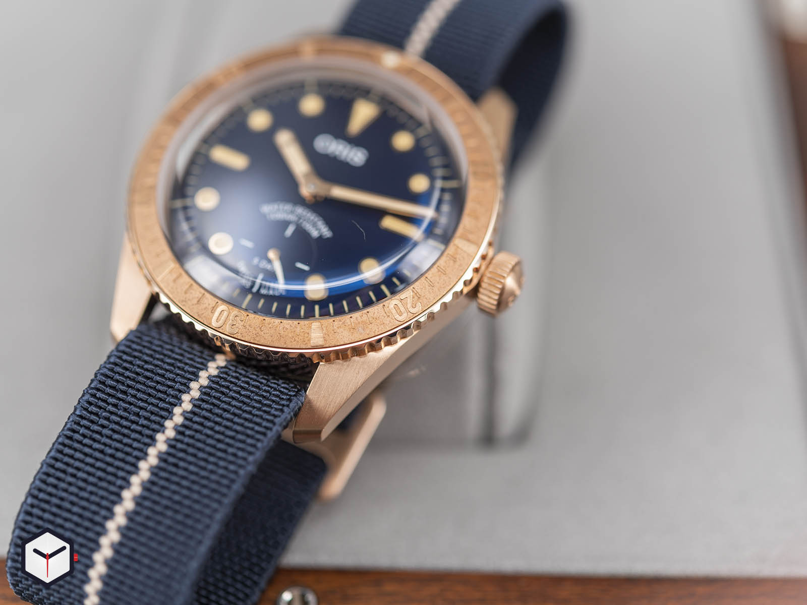 01-401-7764-3185-oris-carl-brashear-calibre-401-limited-edition-4.jpg