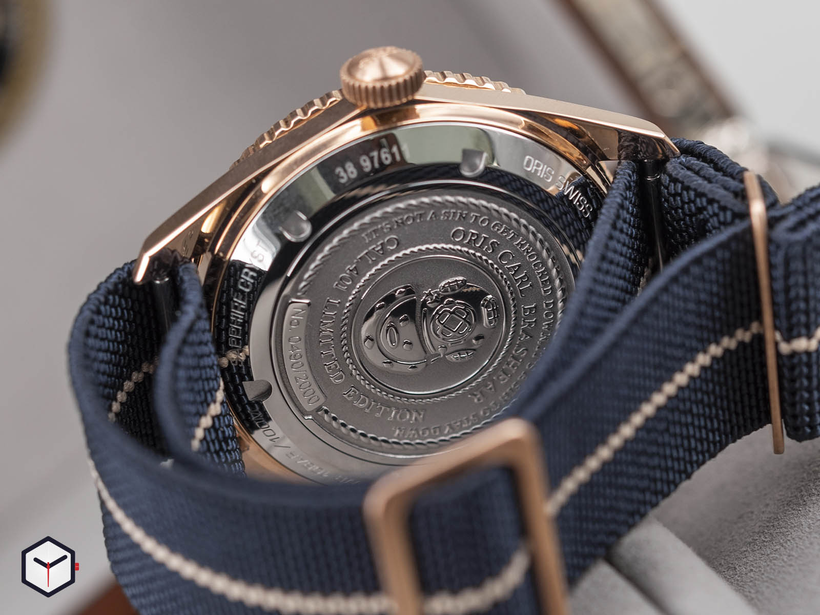 01-401-7764-3185-oris-carl-brashear-calibre-401-limited-edition-6.jpg