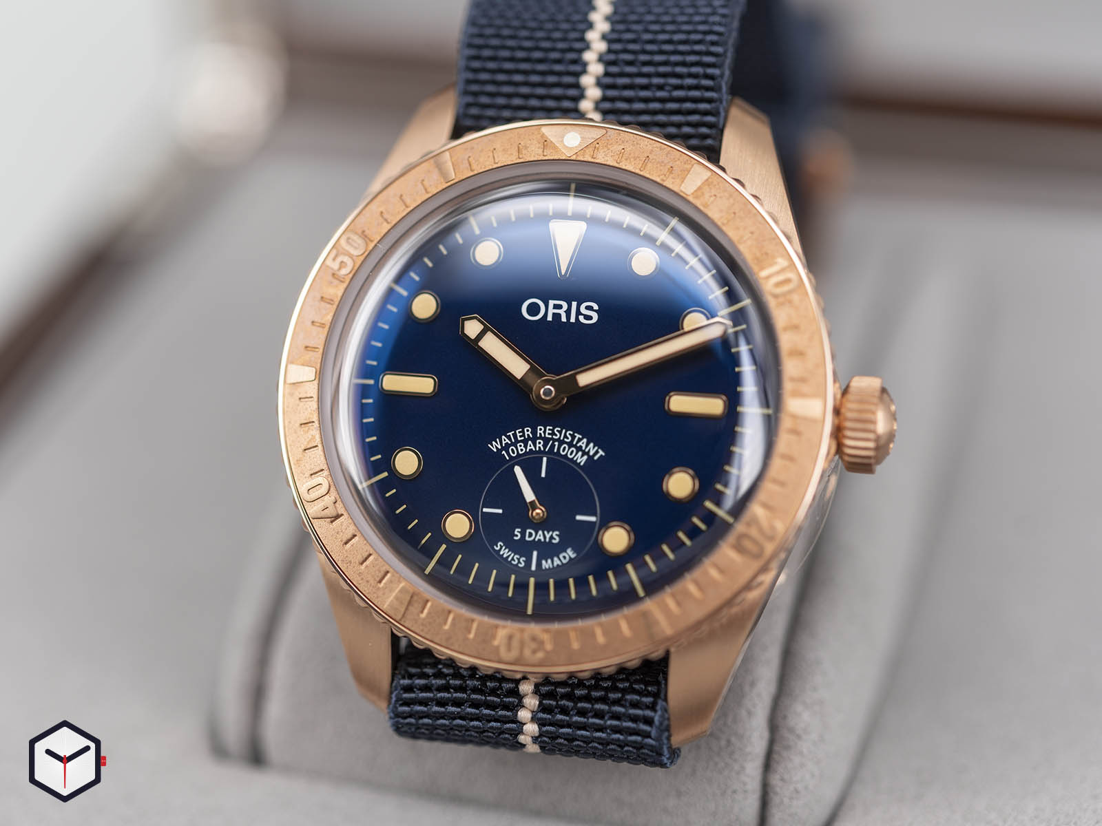 01-401-7764-3185-oris-carl-brashear-calibre-401-limited-edition-3.jpg