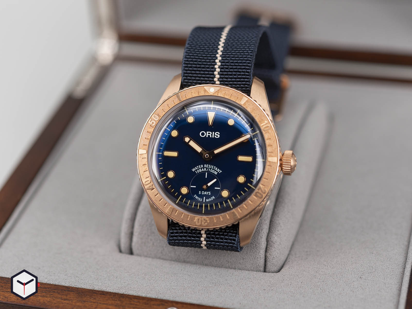 01-401-7764-3185-oris-carl-brashear-calibre-401-limited-edition-2.jpg