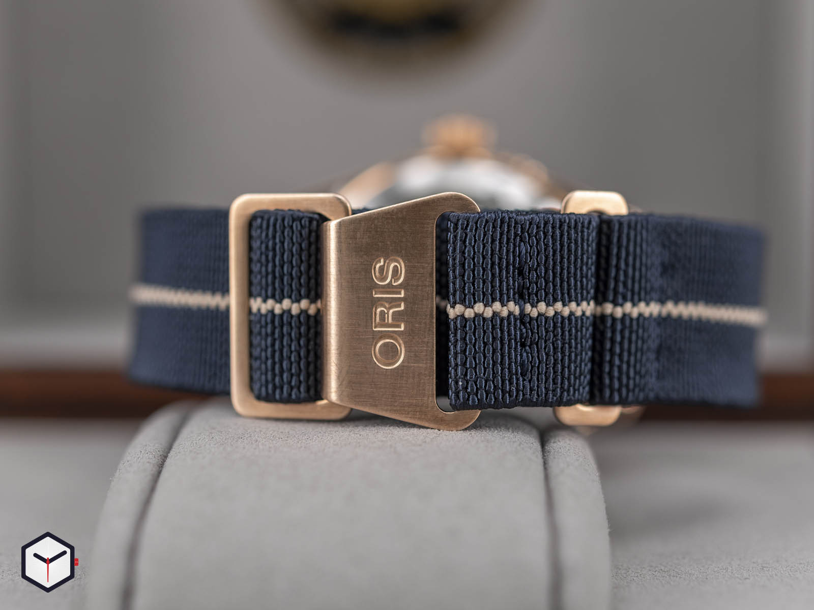 01-401-7764-3185-oris-carl-brashear-calibre-401-limited-edition-7.jpg