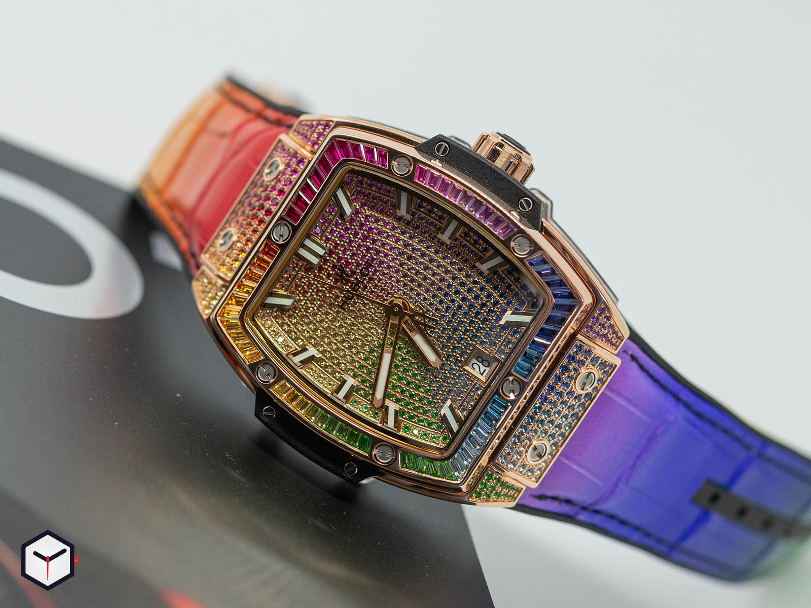 665-ox-9910-lr-0999-hublot-spirit-of-big-bang-king-gold-rainbow-39-mm-1.jpg