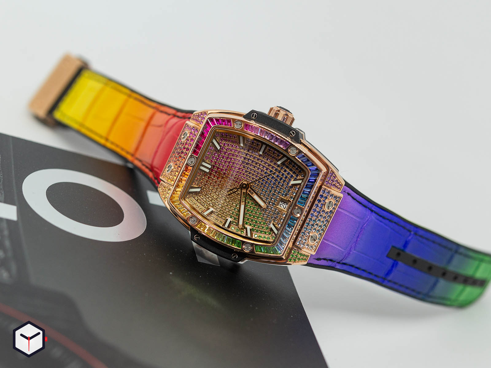 665-ox-9910-lr-0999-hublot-spirit-of-big-bang-king-gold-rainbow-39-mm-2.jpg