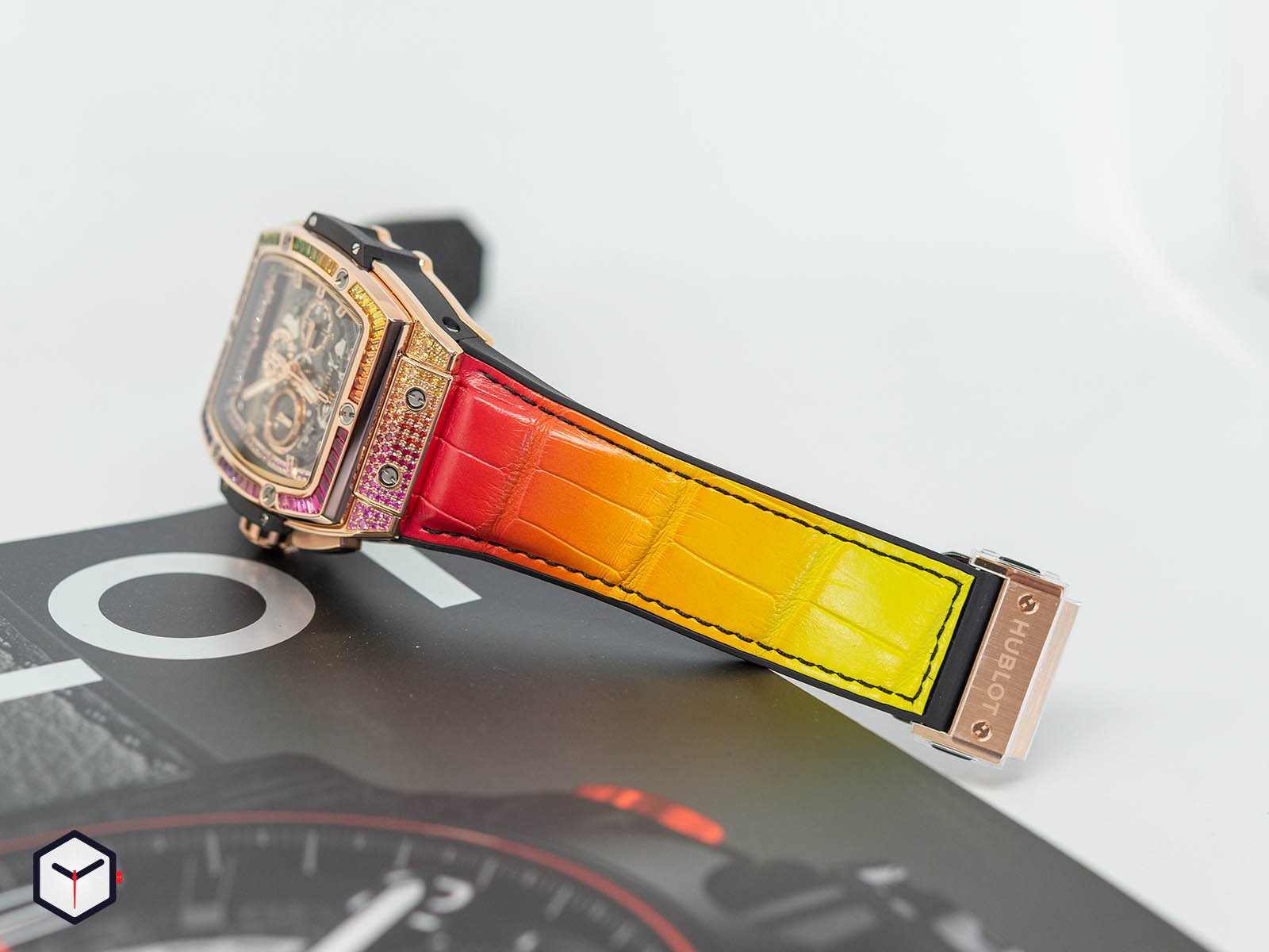 641-ox-0110-lr-0999-hublot-spirit-of-big-bang-king-gold-rainbow-42-mm-2.jpg