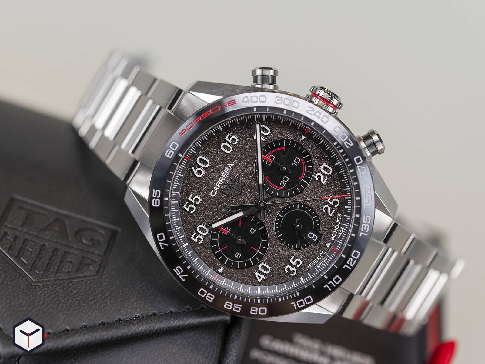 cbn2a1f-ba0643-tag-heuer-carrera-porsche-chronograph-1-1.jpg