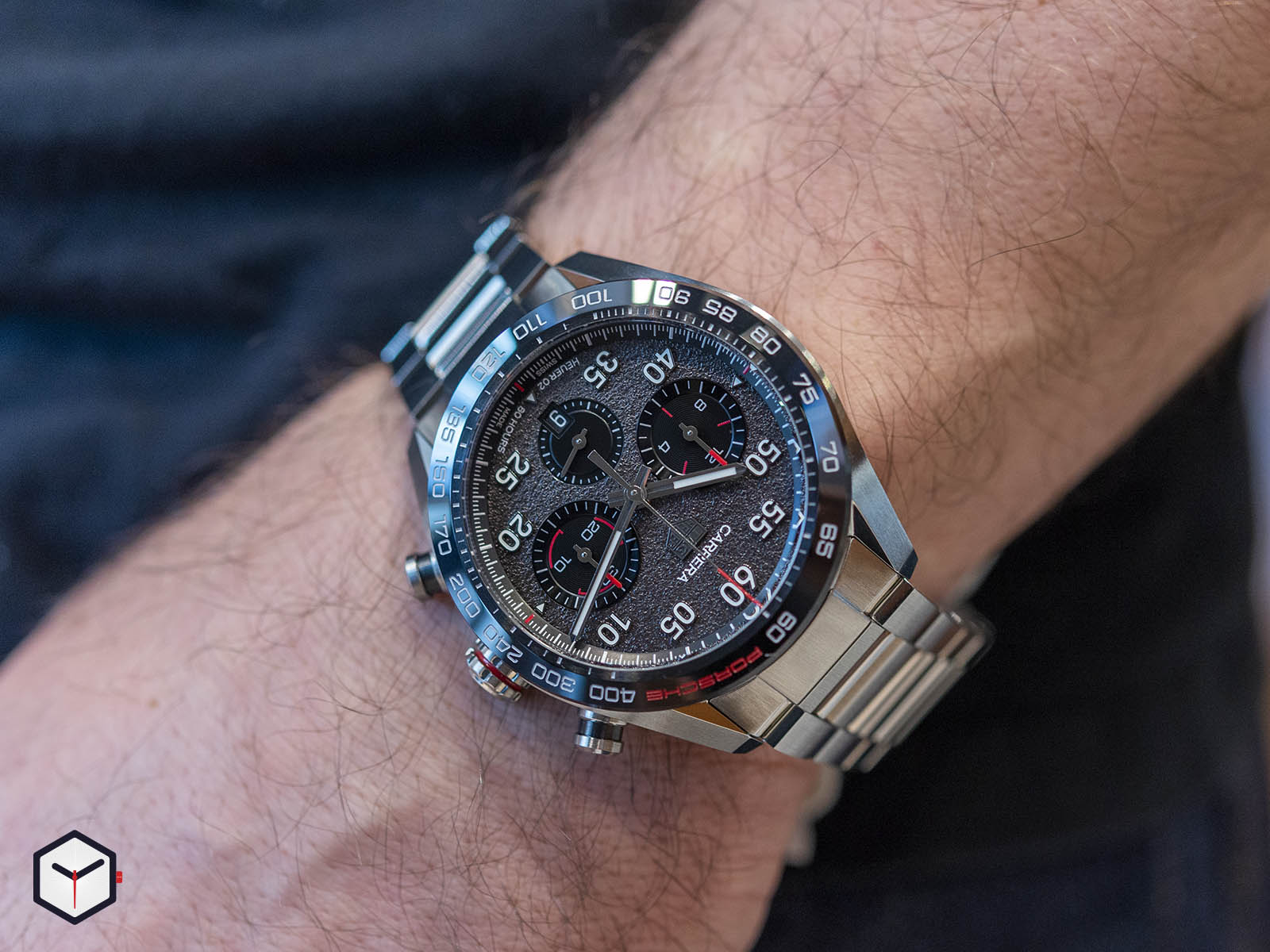 cbn2a1f-ba0643-tag-heuer-carrera-porsche-chronograph-1-9.jpg