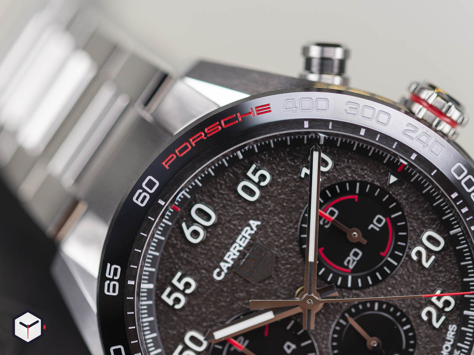 cbn2a1f-ba0643-tag-heuer-carrera-porsche-chronograph-1-3.jpg