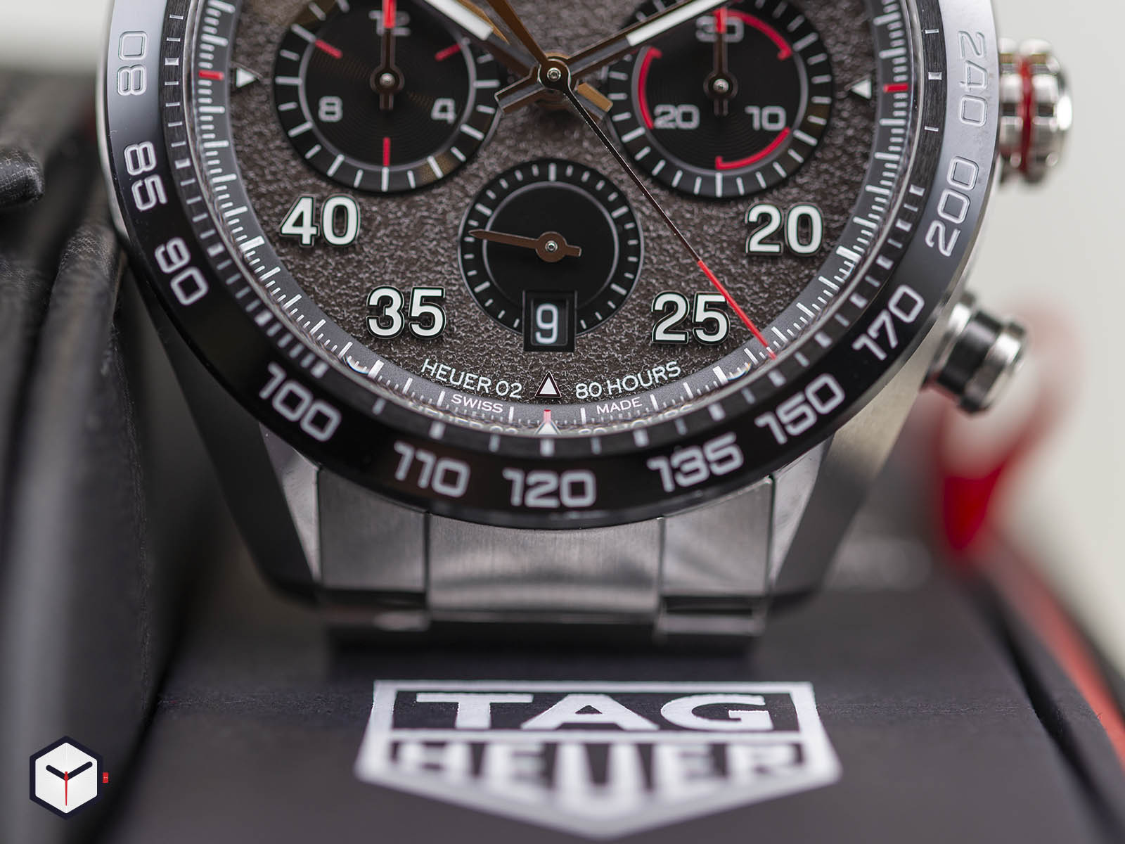 cbn2a1f-ba0643-tag-heuer-carrera-porsche-chronograph-1-4.jpg