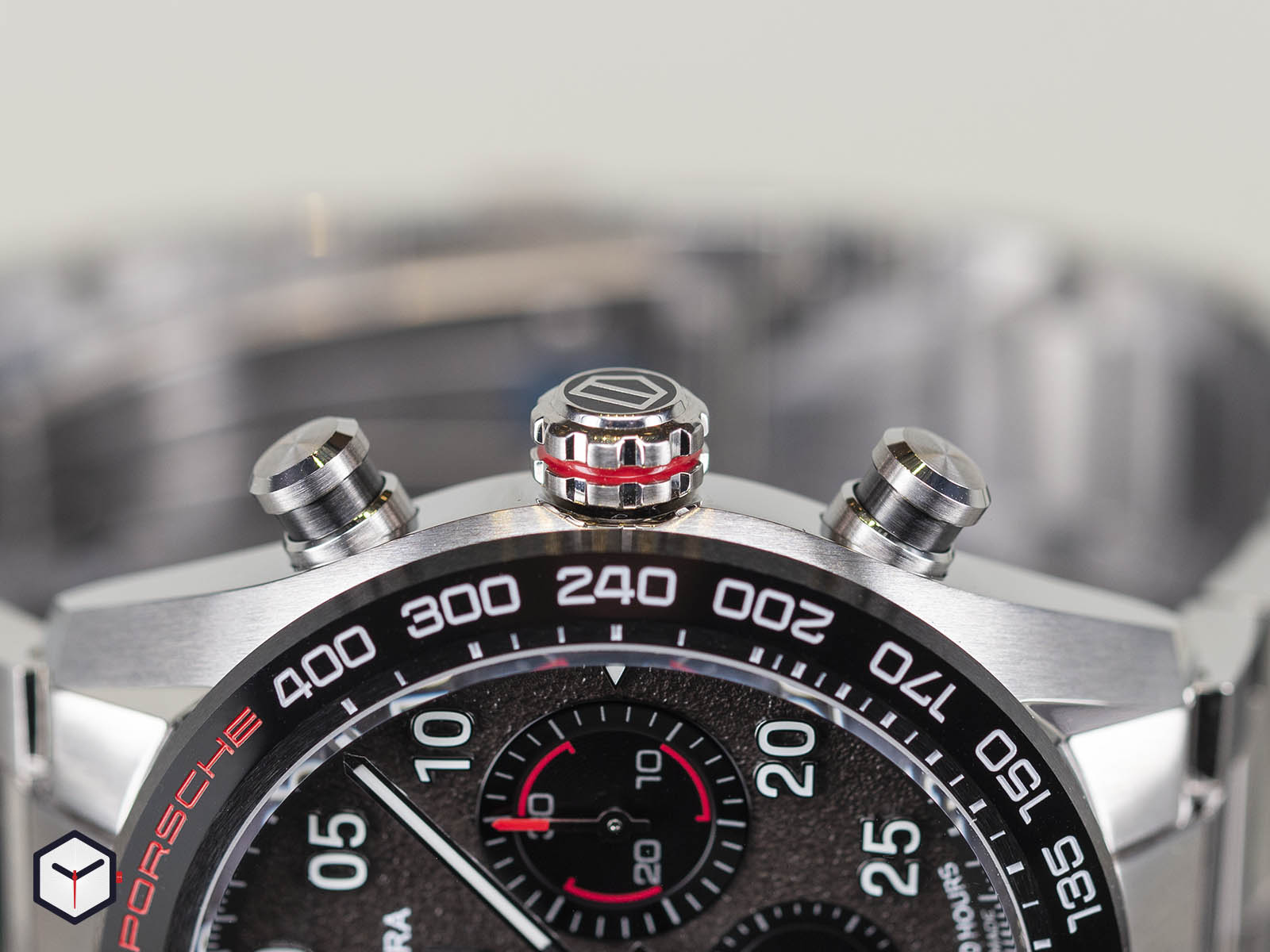 cbn2a1f-ba0643-tag-heuer-carrera-porsche-chronograph-1-5.jpg