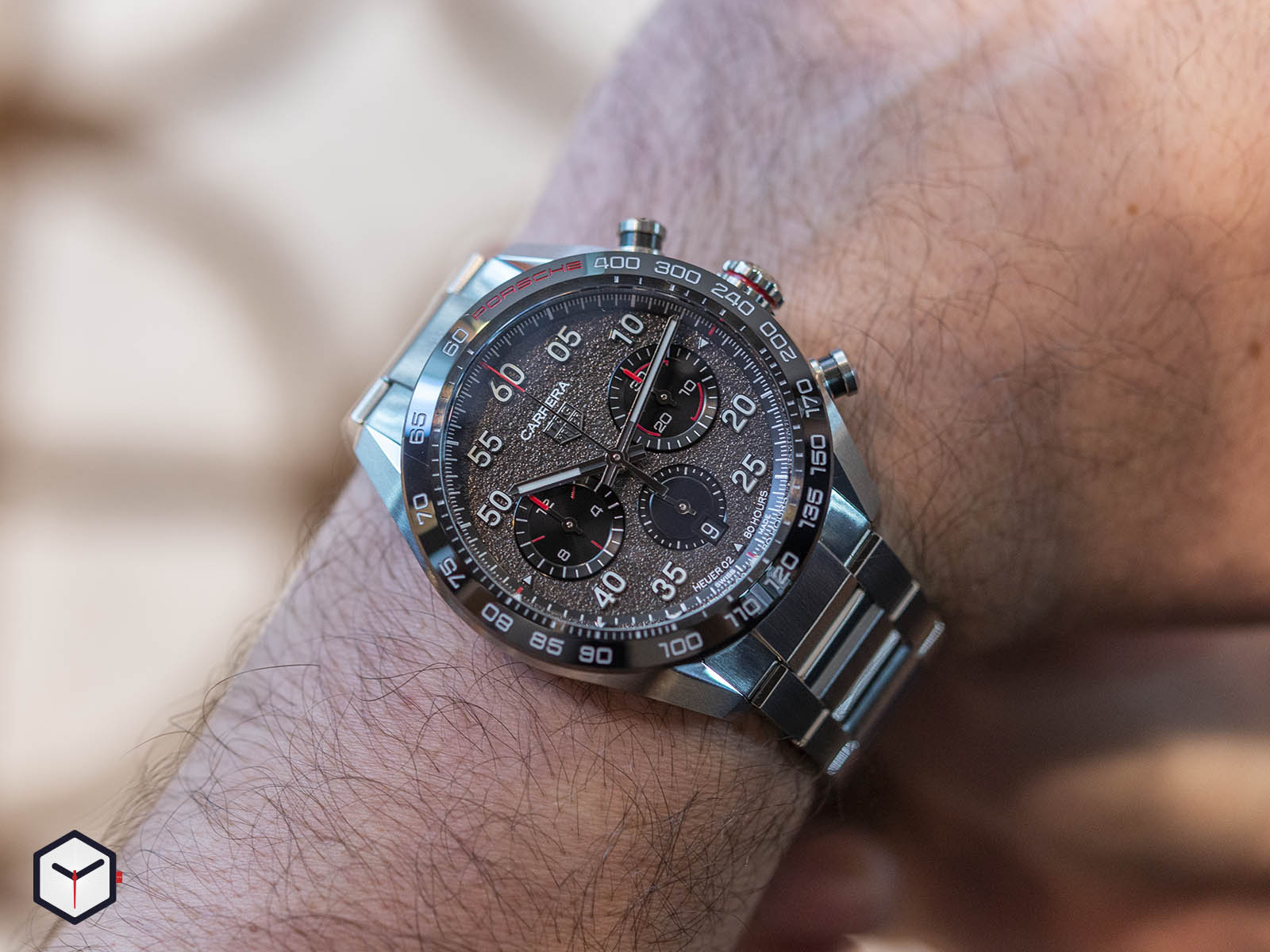 cbn2a1f-ba0643-tag-heuer-carrera-porsche-chronograph-1-8.jpg