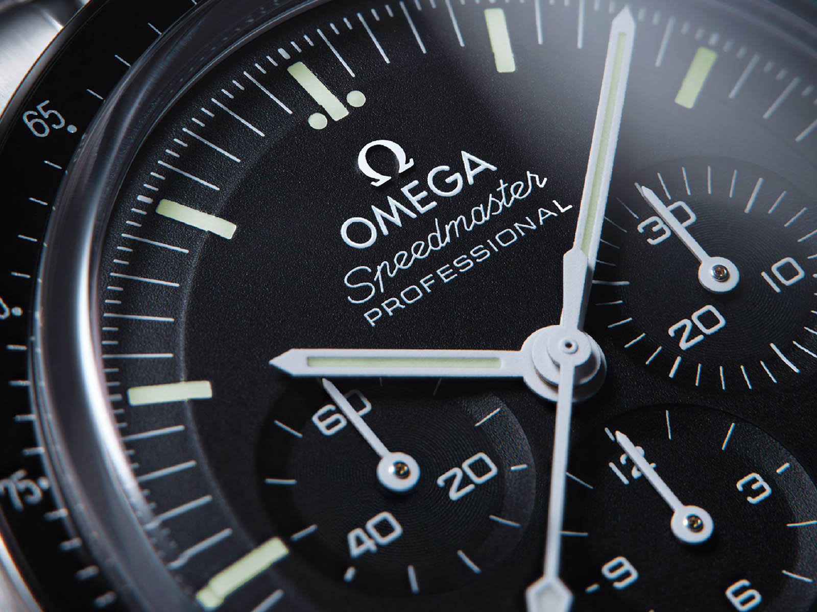 omega-speedmaster-moonwatch-professional-master-chronometer-4.jpg