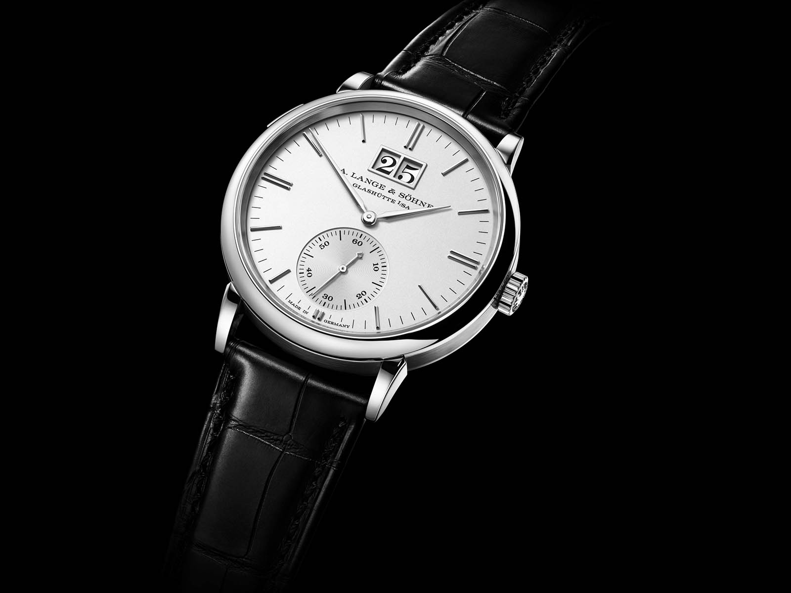 381-026-a-lange-sohne-saxonia-outsize-date-white-gold-4.jpg