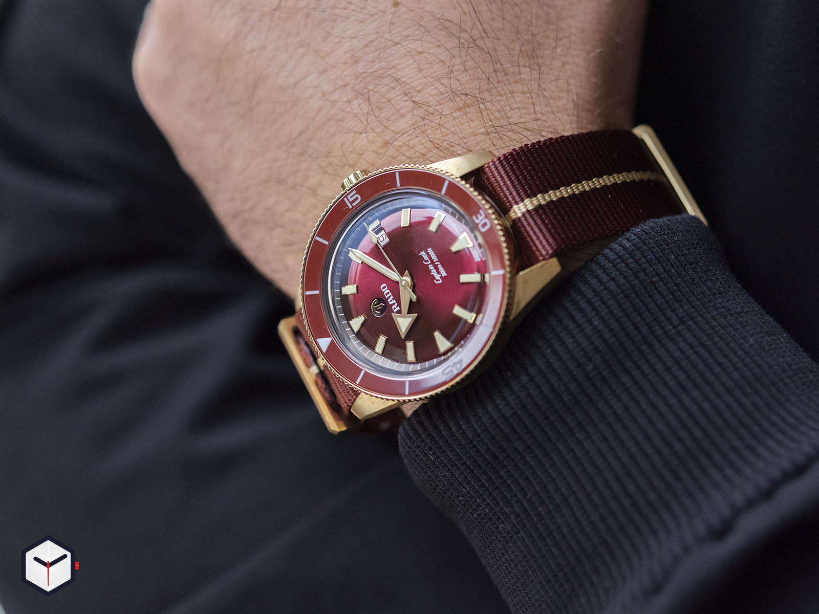 rado-captain-cook-bronze-burgundy-dial-7.jpg