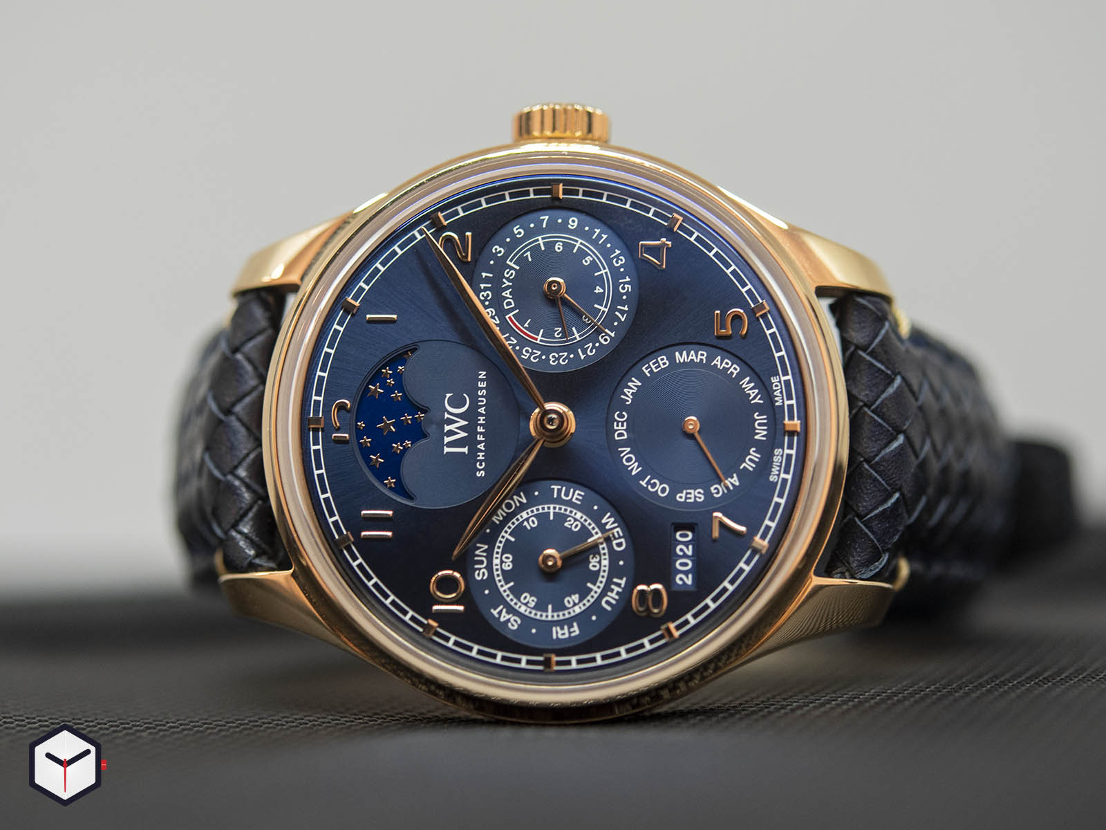 iw503312-iwc-portugieser-perpetual-calendar-boutique-edition-2.jpg