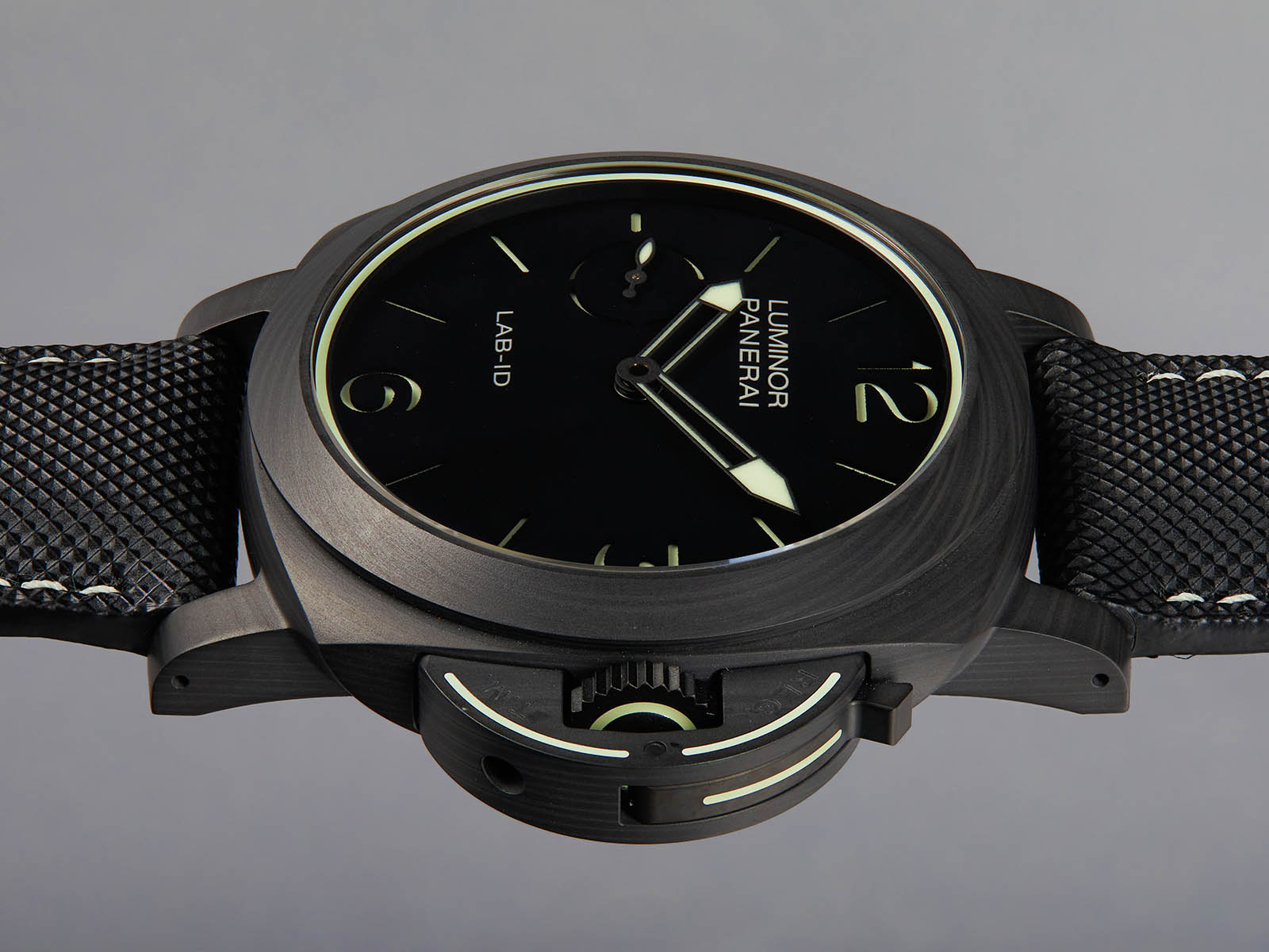 panerai-lab-id-pam1700-with-70-year-guarantee-6.jpg