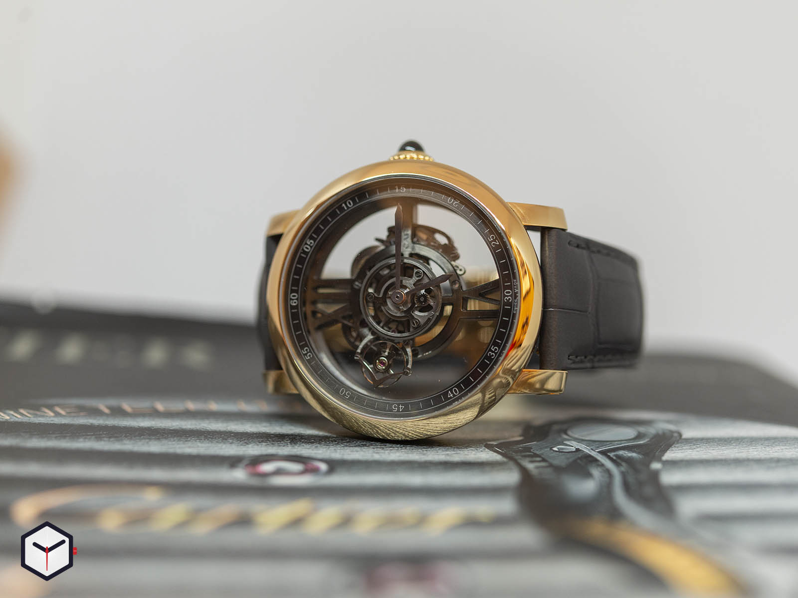 whro0041-cartier-rotonde-de-cartier-astrotourbillon-1.jpg