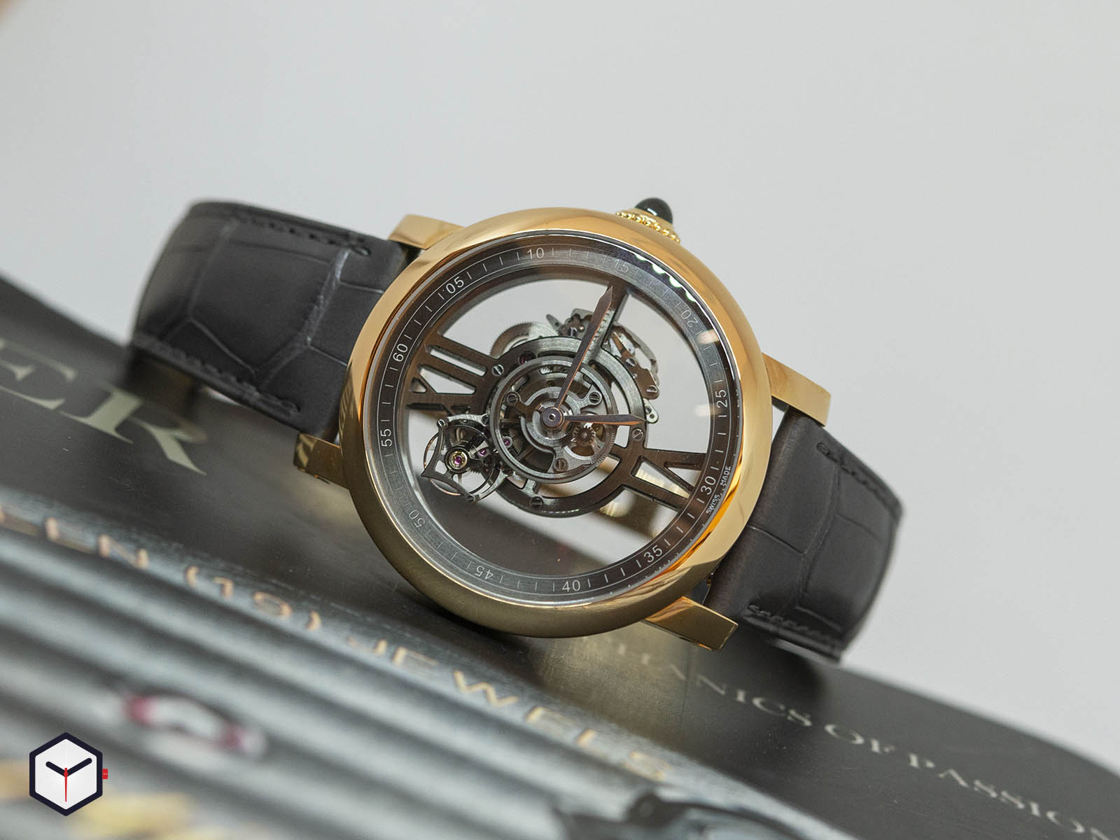 whro0041-cartier-rotonde-de-cartier-astrotourbillon-2.jpg