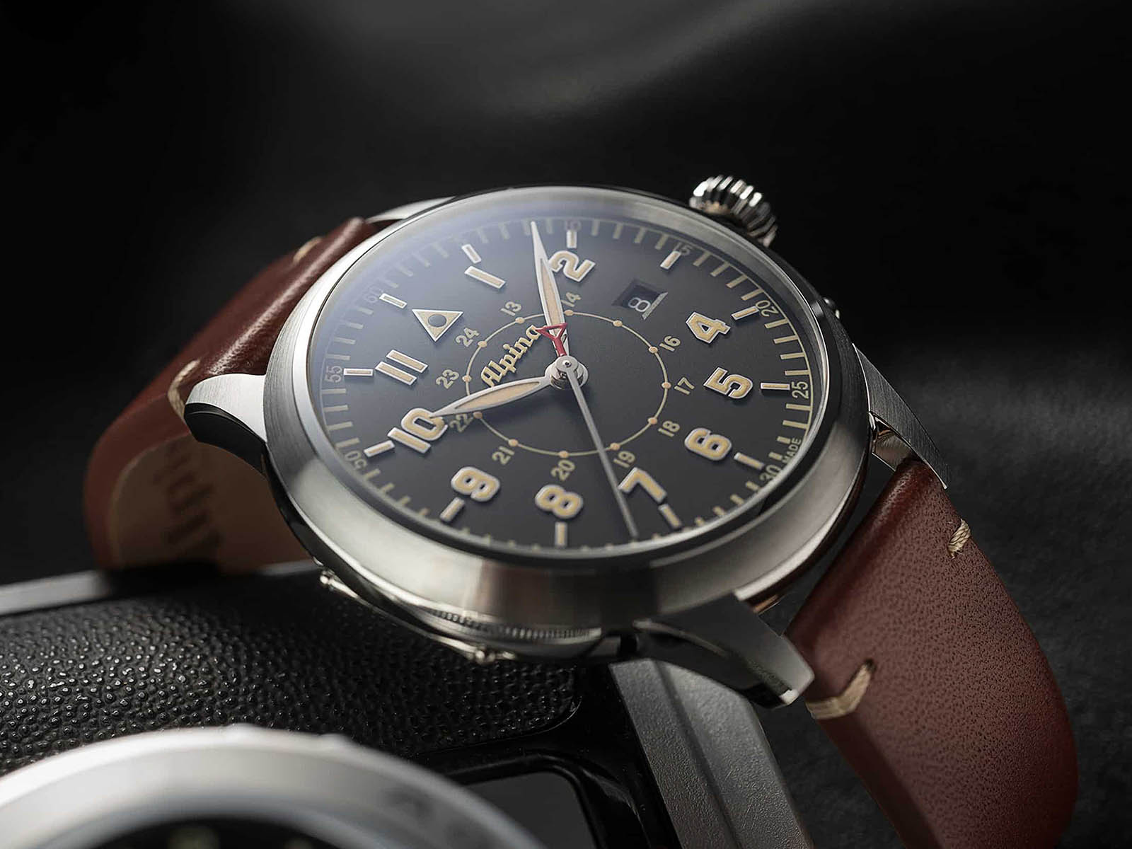 al-525bbg4sh6-alpina-startimer-pilot-heritage-automatic-1.jpg