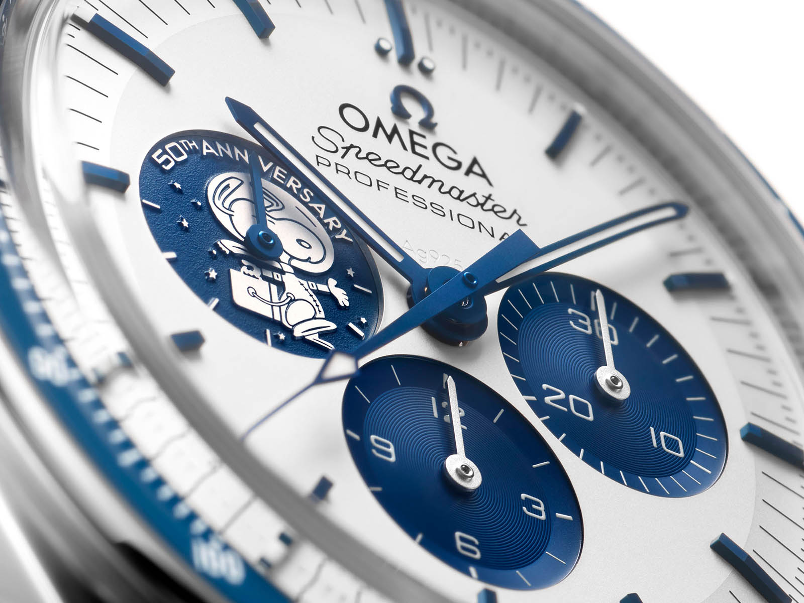 310-32-42-50-02-001-omega-speedmaster-silver-snoopy-award-50th-anniversary-3.jpg