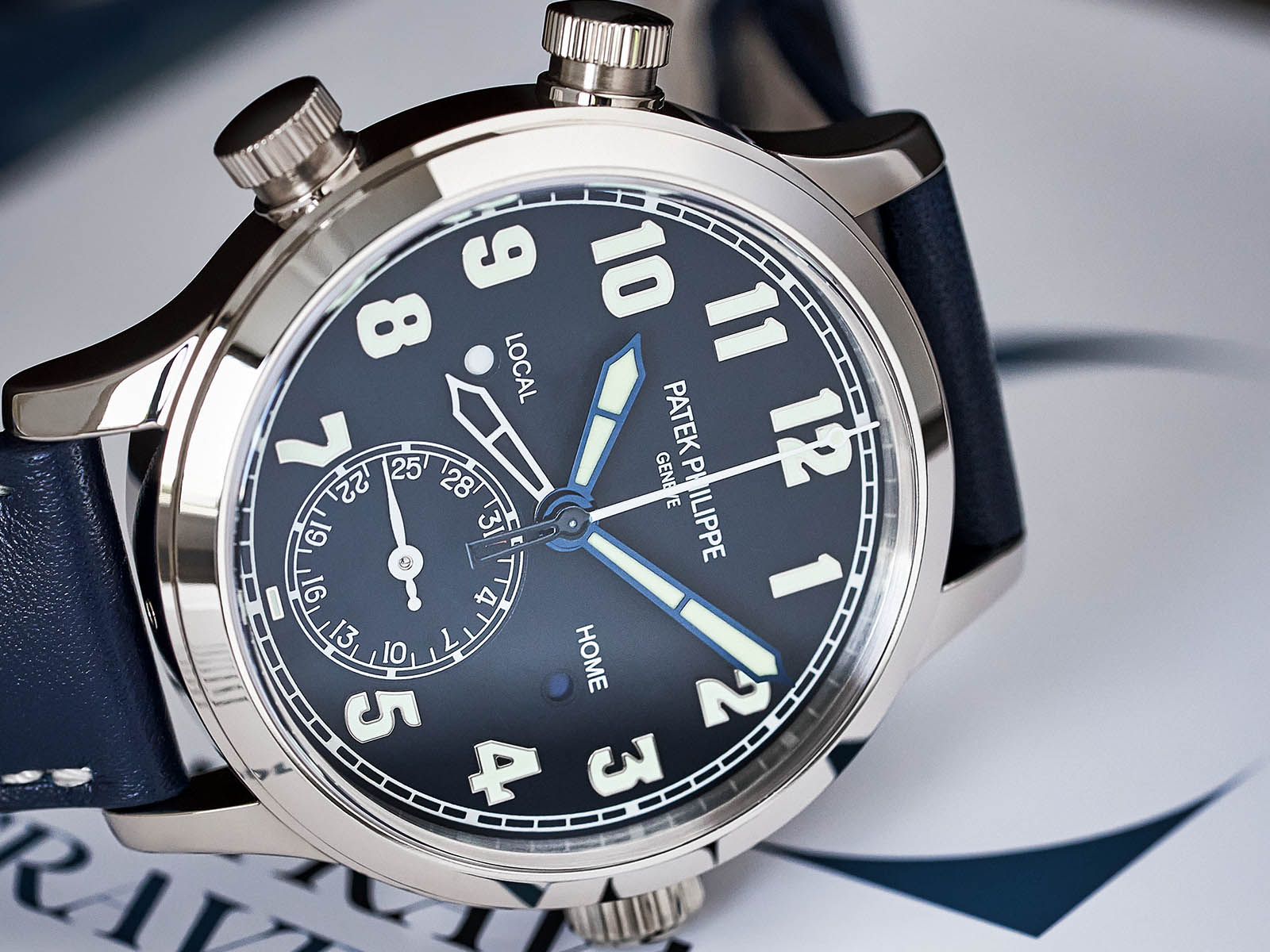 7234g-001-patek-philippe-calatrava-pilot-travel-time-2.jpg