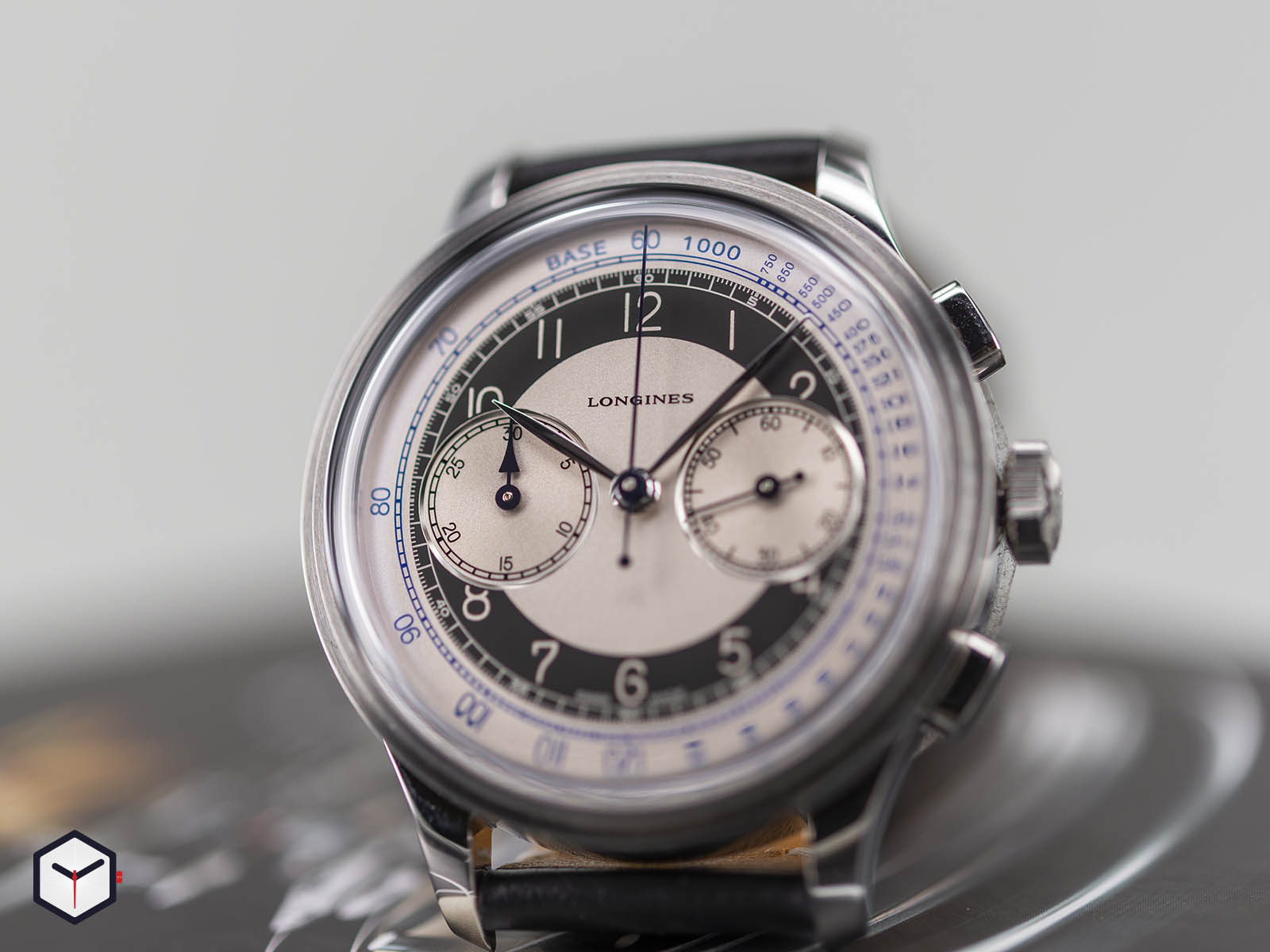 l2-830-4-93-0-longines-heritage-classic-chronograph-tuxedo-2.jpg