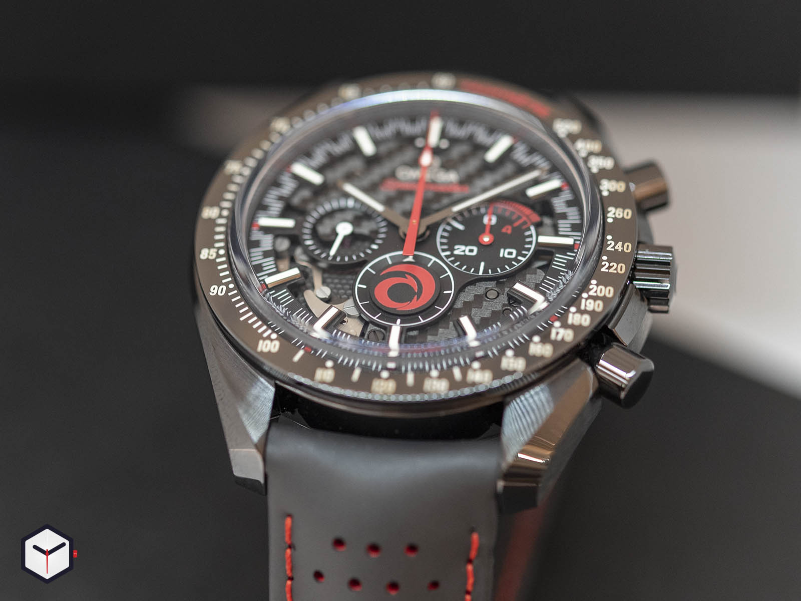 omega-speedmaster-dark-side-of-the-moon-alinghi-3.jpg