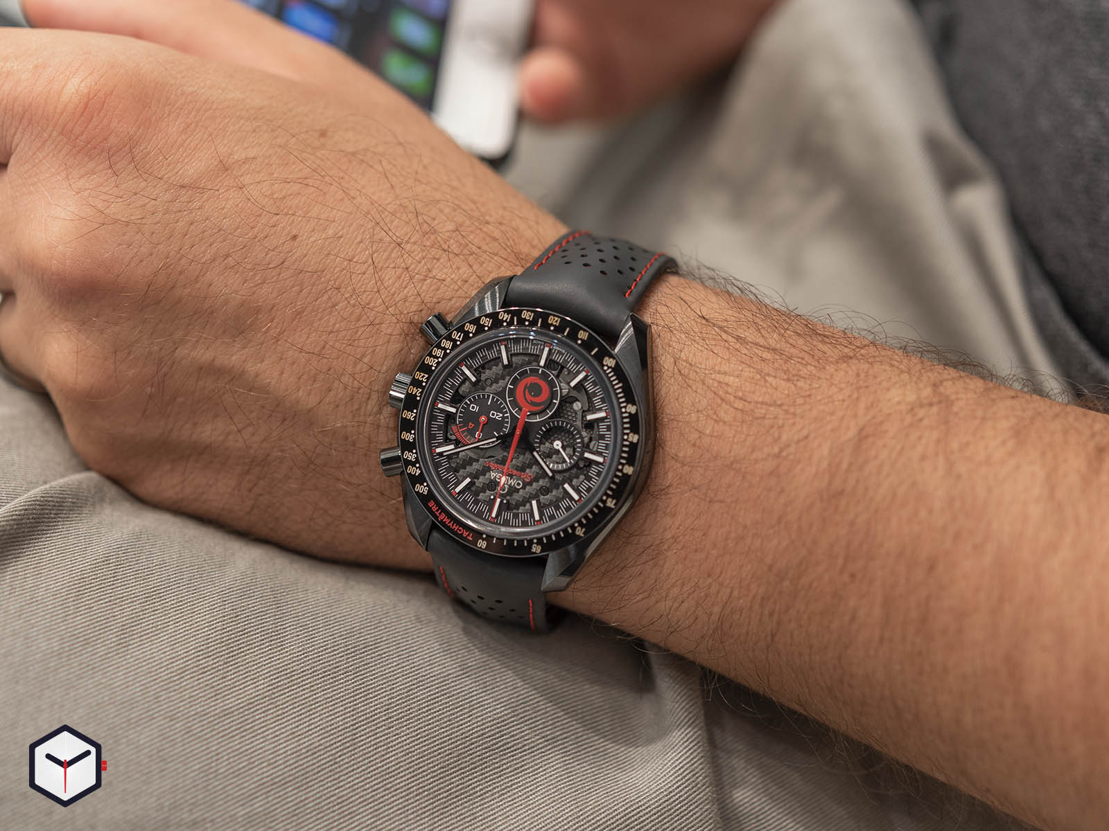 omega-speedmaster-dark-side-of-the-moon-alinghi-2.jpg