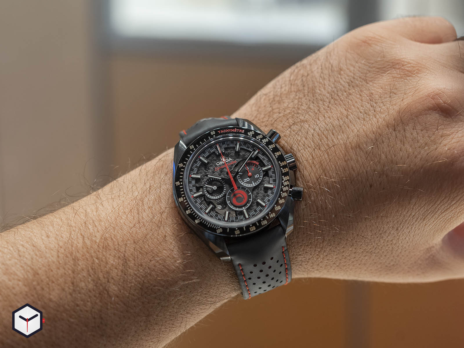 omega-speedmaster-dark-side-of-the-moon-alinghi-9.jpg