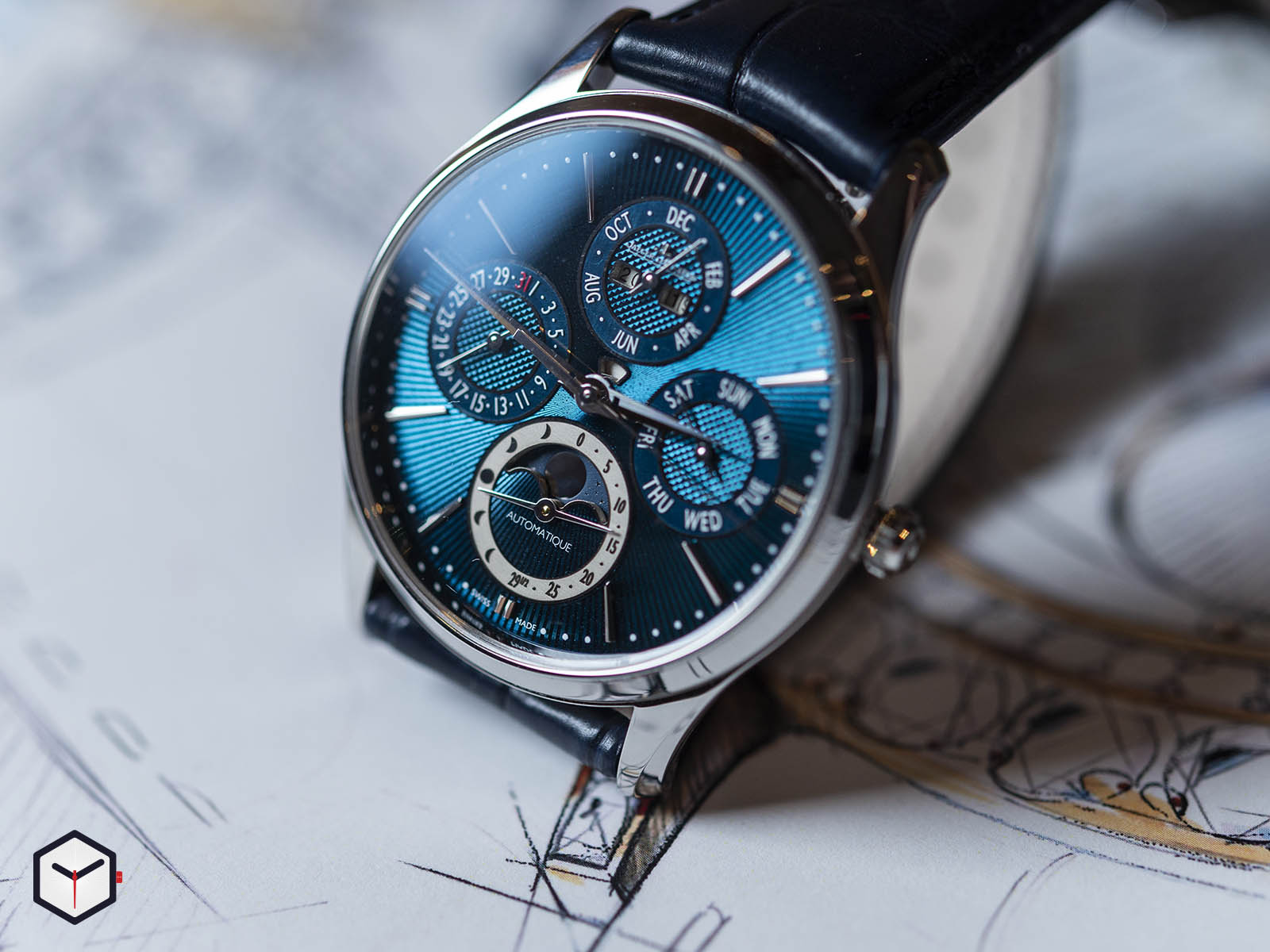 q13035e1-jaeger-lecoultre-master-ultra-thin-perpetual-enamel-limited-edition-1.jpg