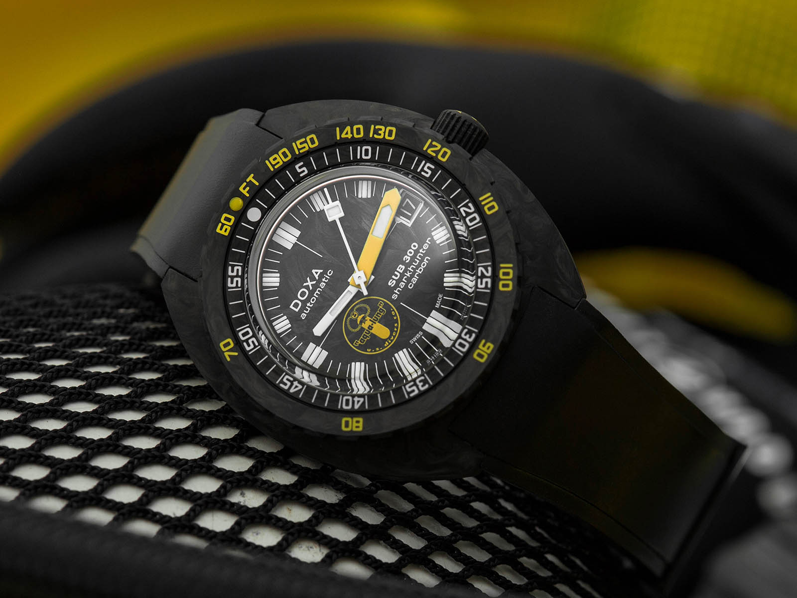 822-70-101aql-20-doxa-sub-300-carbon-aqua-lung-us-divers-1.jpg