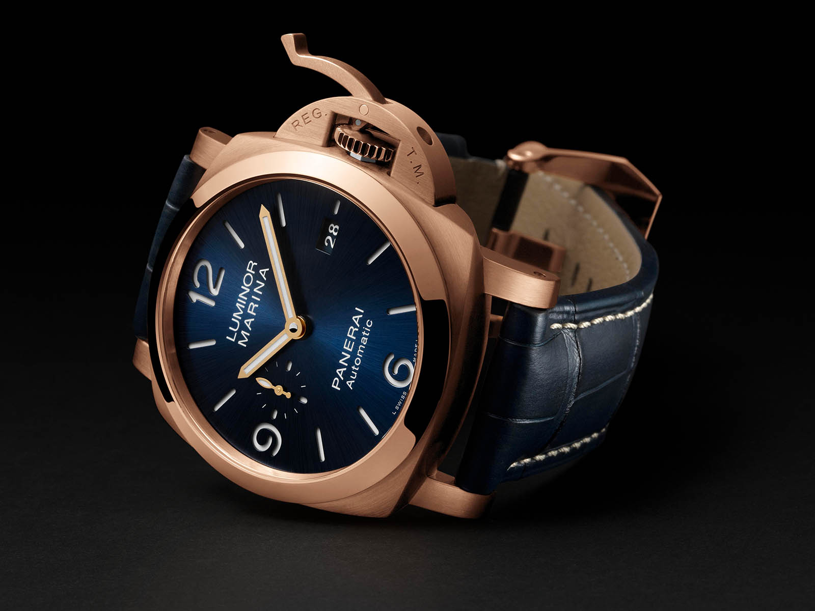 pam01112-officine-panerai-luminor-marina-panerai-goldtech-44mm.jpg