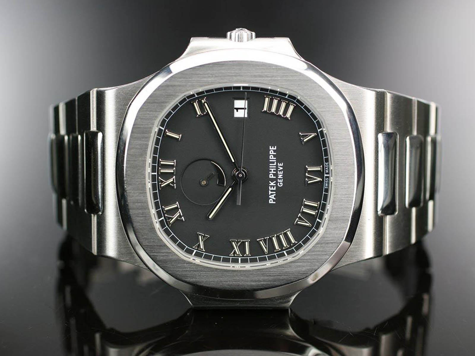 3710-1-patek-philippe-nautilus-2.jpg