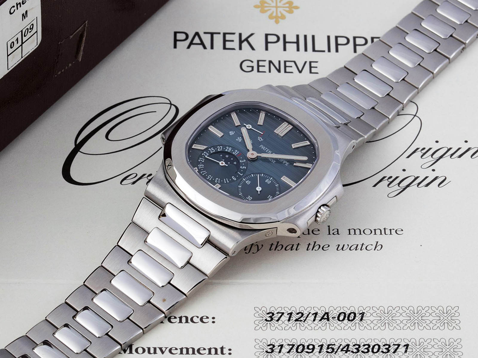 3712-patek-philippe-nautilus-1.jpg