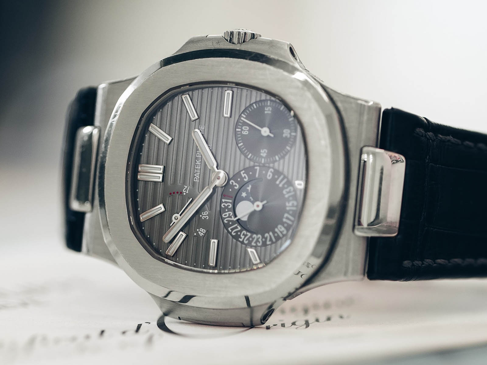 5712g-001-patek-philippe-nautilus-1.jpg