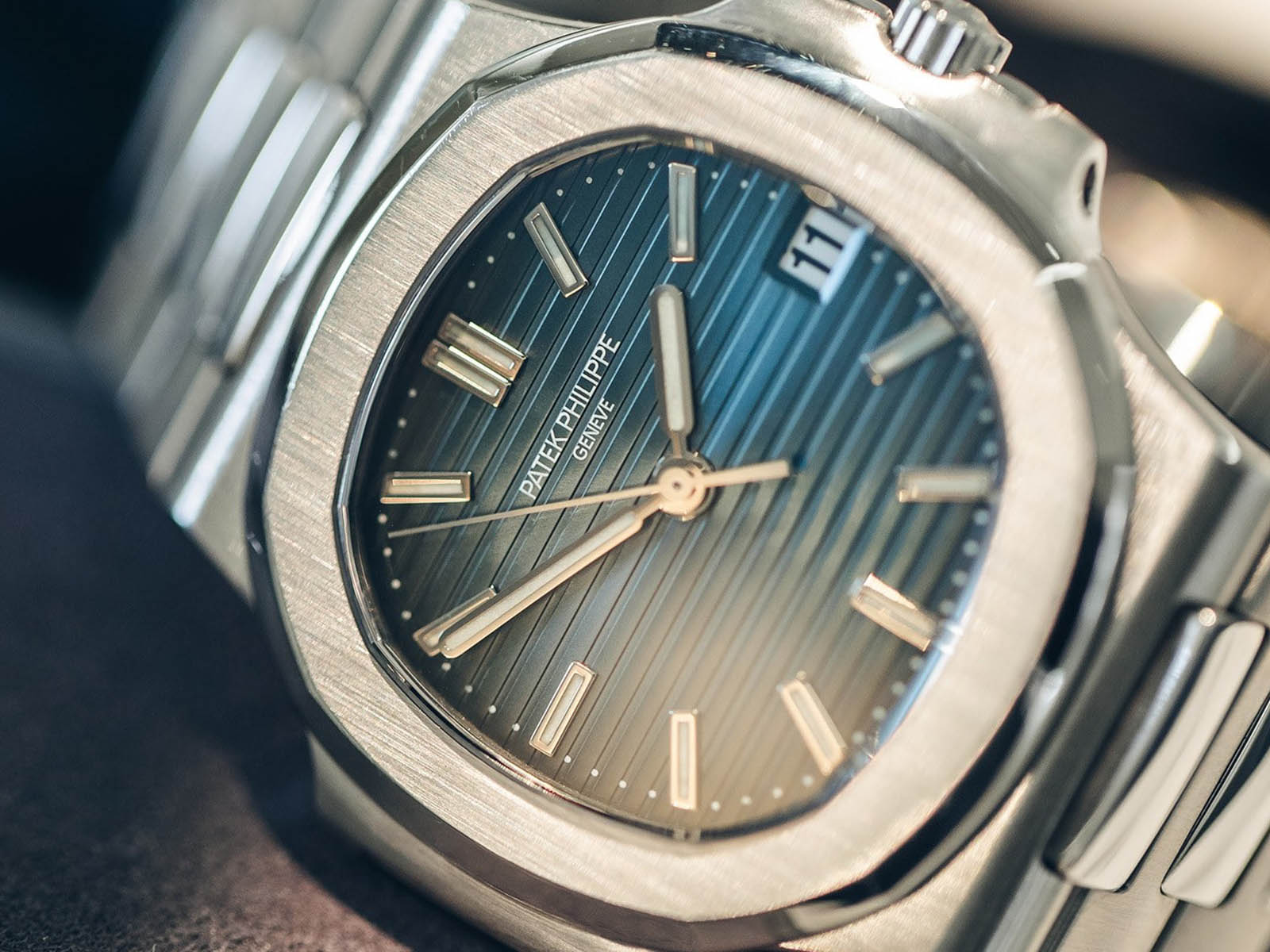 5800-1a-001-patek-philippe-nautilus-1.jpg