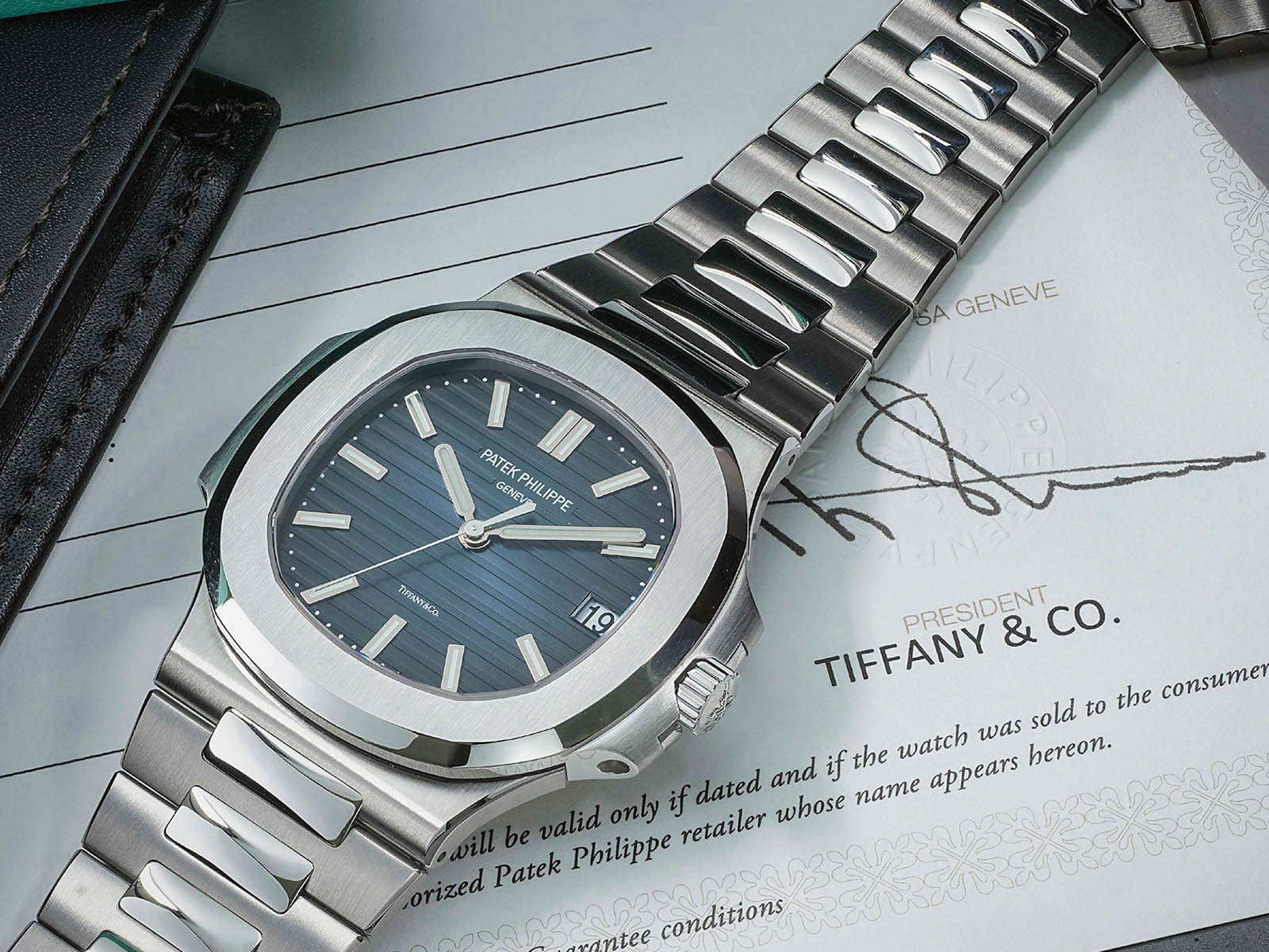 5711-1a-patek-philippe-nautilus-jumbo.jpg