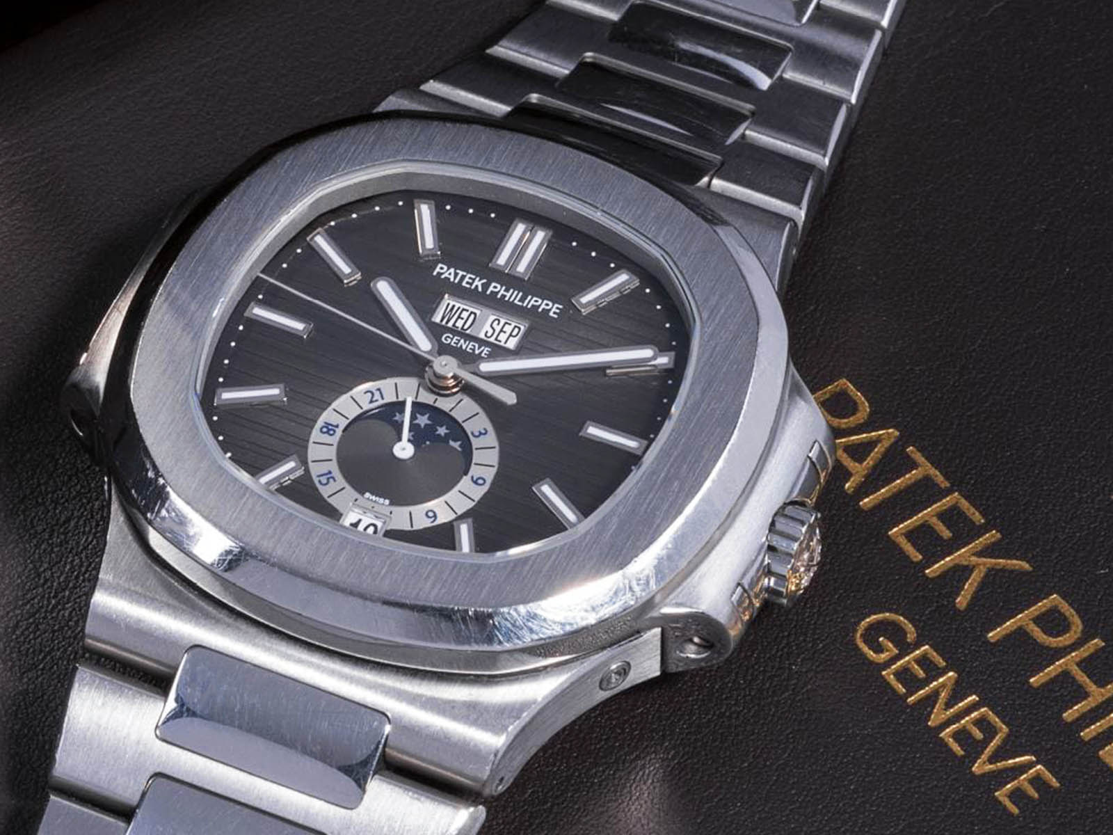 5726-1a-001-patek-philippe-nautilus.jpg