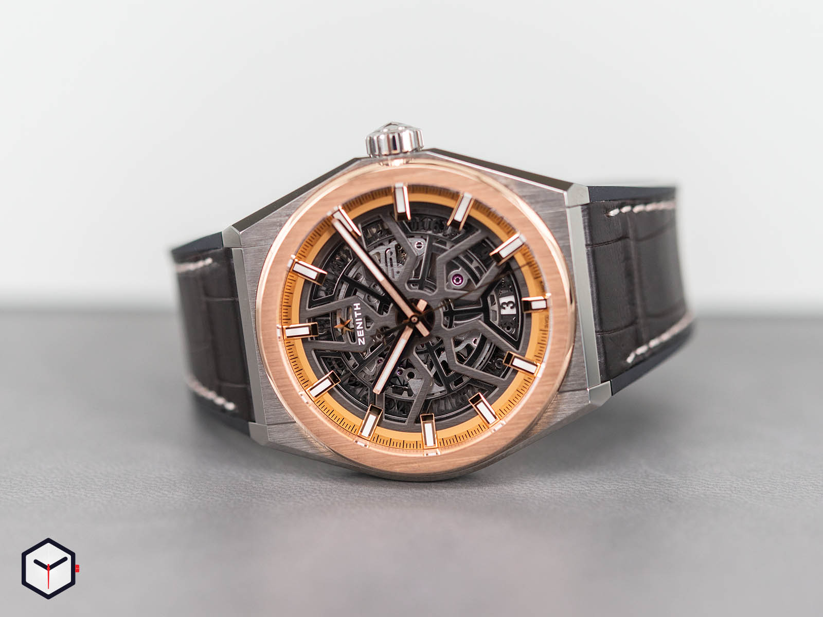 87-9001-670-79-r589-zenith-defy-classic-1.jpg