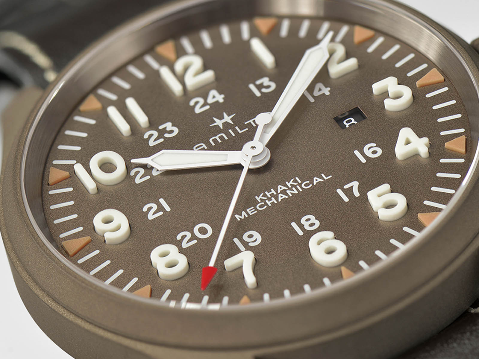 h69829560-hamilton-khaki-field-mechanical-1.jpg